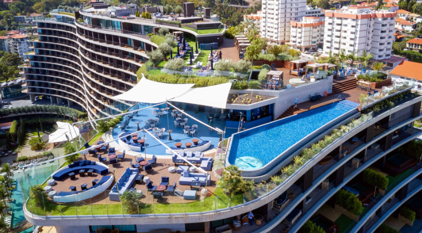 Jéssica Pina debuts “Under the Stars” at the Savoy Palace rooftop